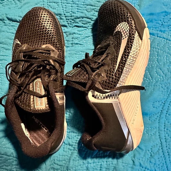 Women’s Nike Size 9 Metcon6 - Picture 2 of 2
